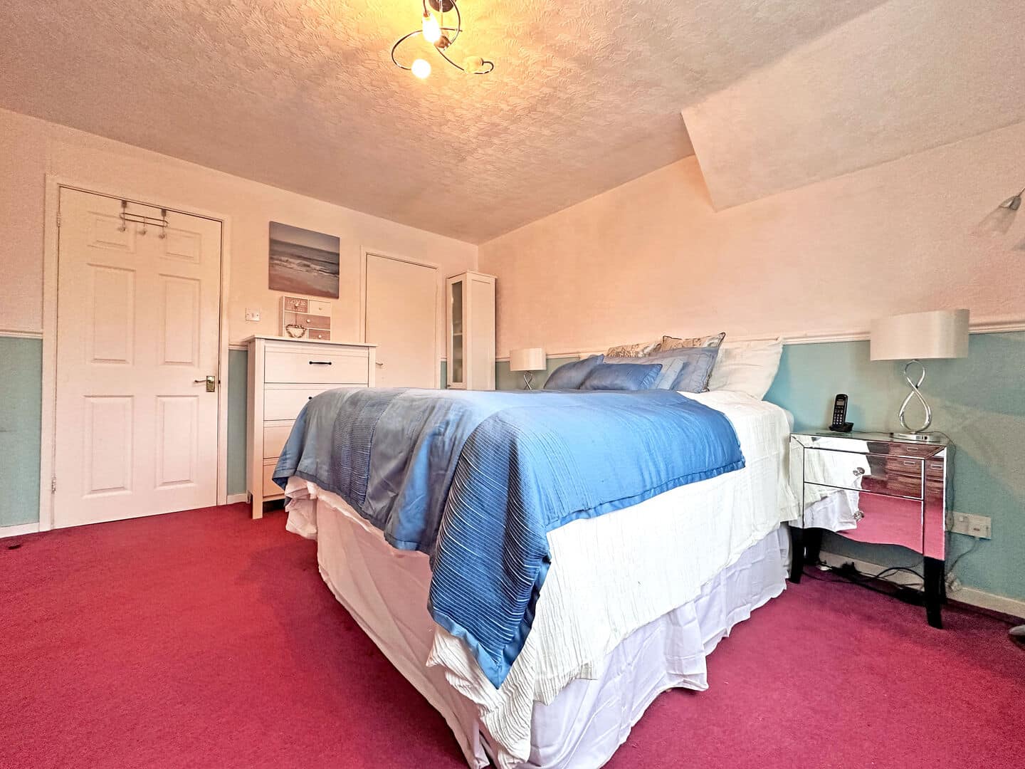 Russell Close, TIPTON, DY4 0HZ