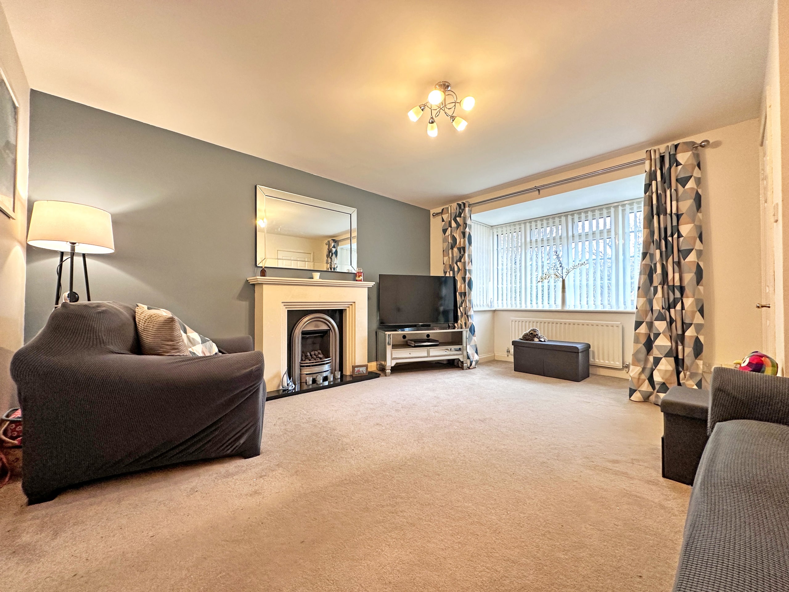 Russell Close, TIPTON, DY4 0HZ