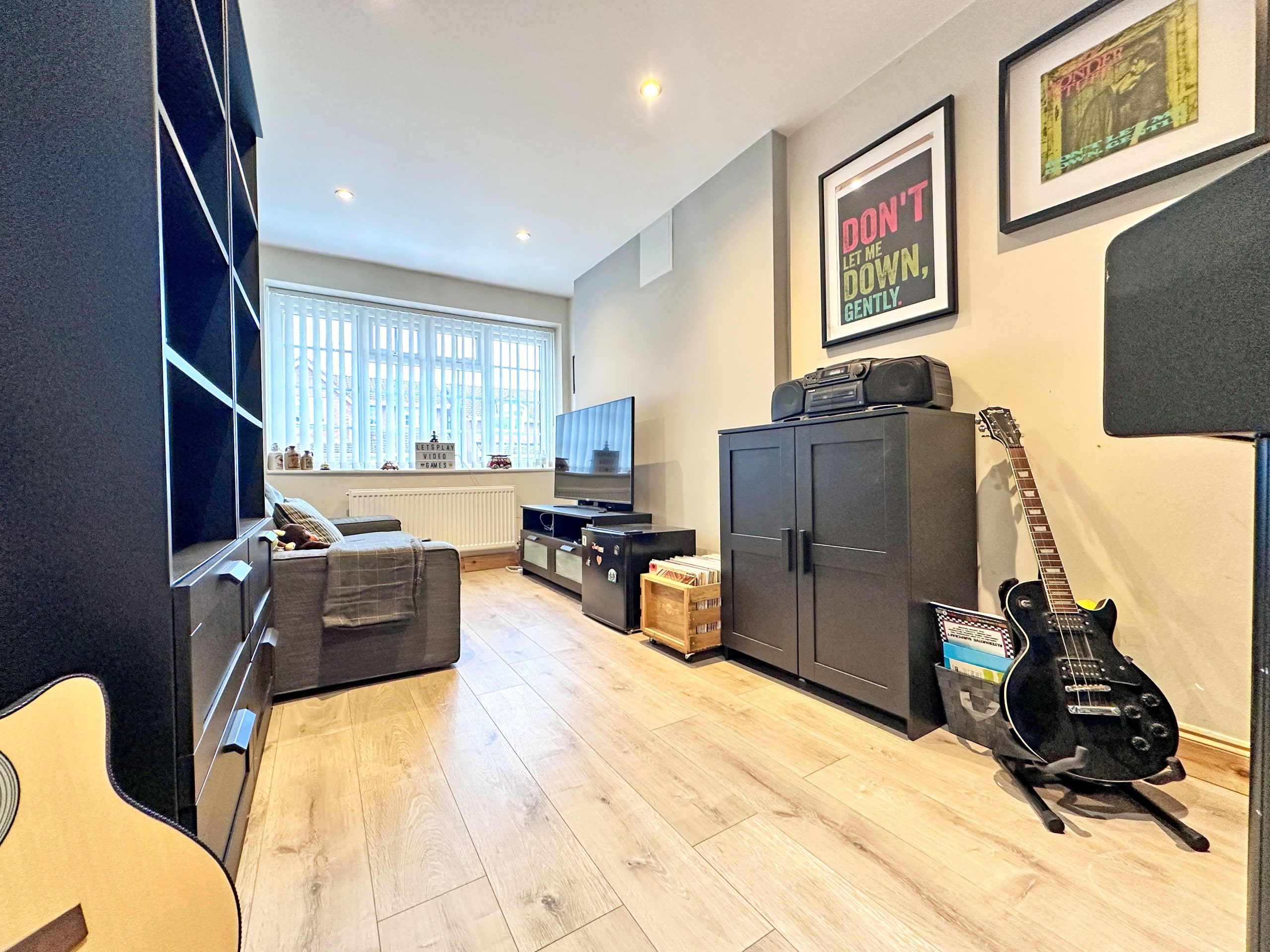 Russell Close, TIPTON, DY4 0HZ