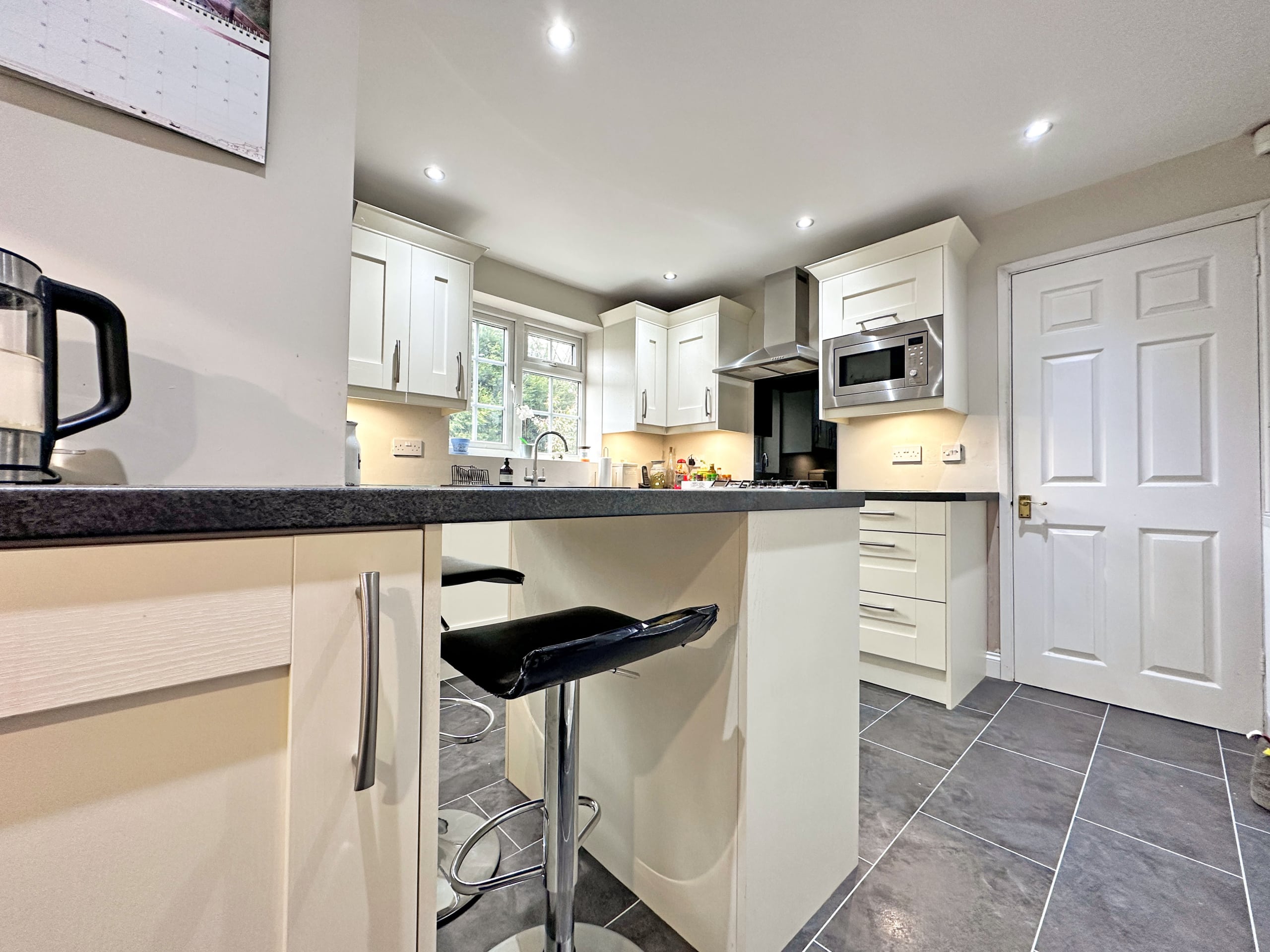 Russell Close, TIPTON, DY4 0HZ
