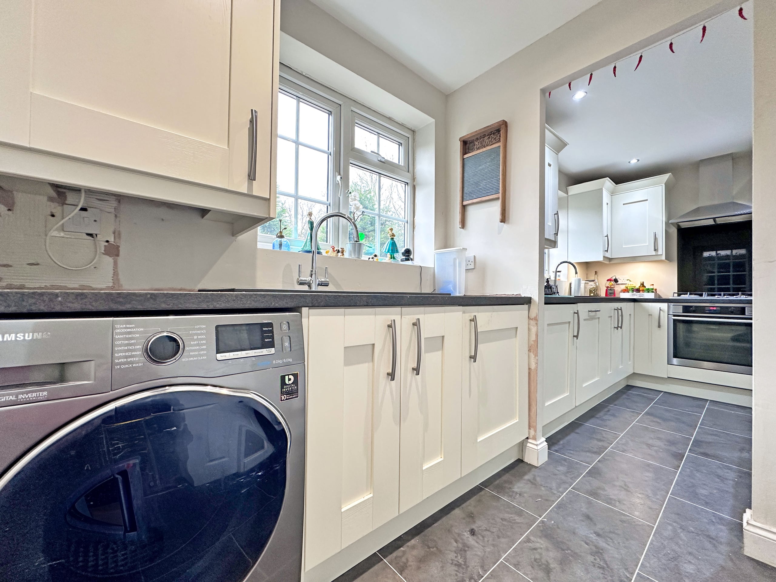 Russell Close, TIPTON, DY4 0HZ