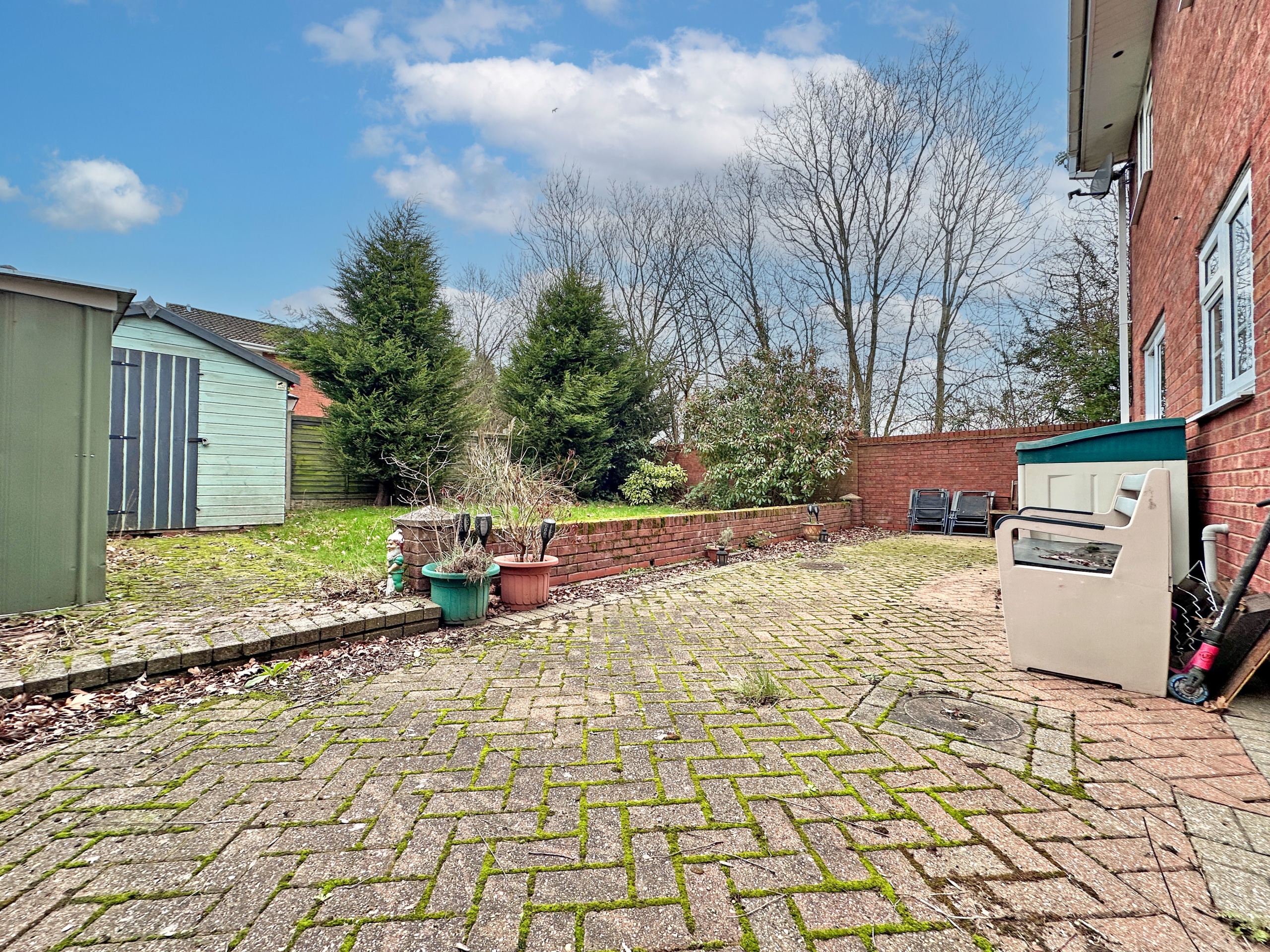 Russell Close, TIPTON, DY4 0HZ
