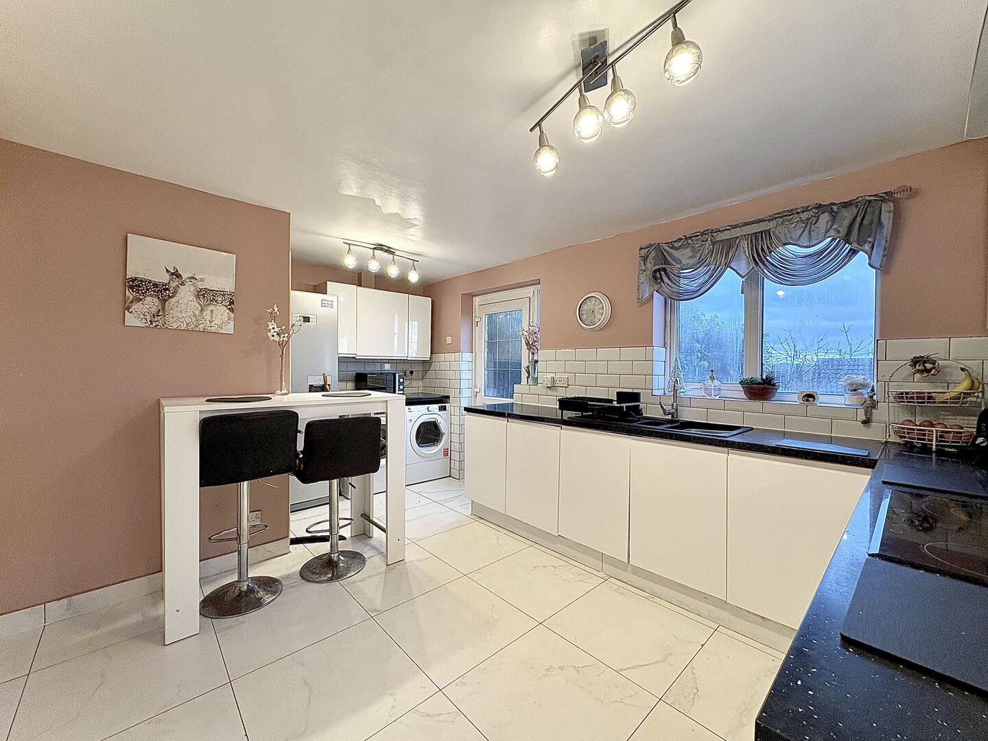Osberton Drive, MILKING BANK, DY1 2UG