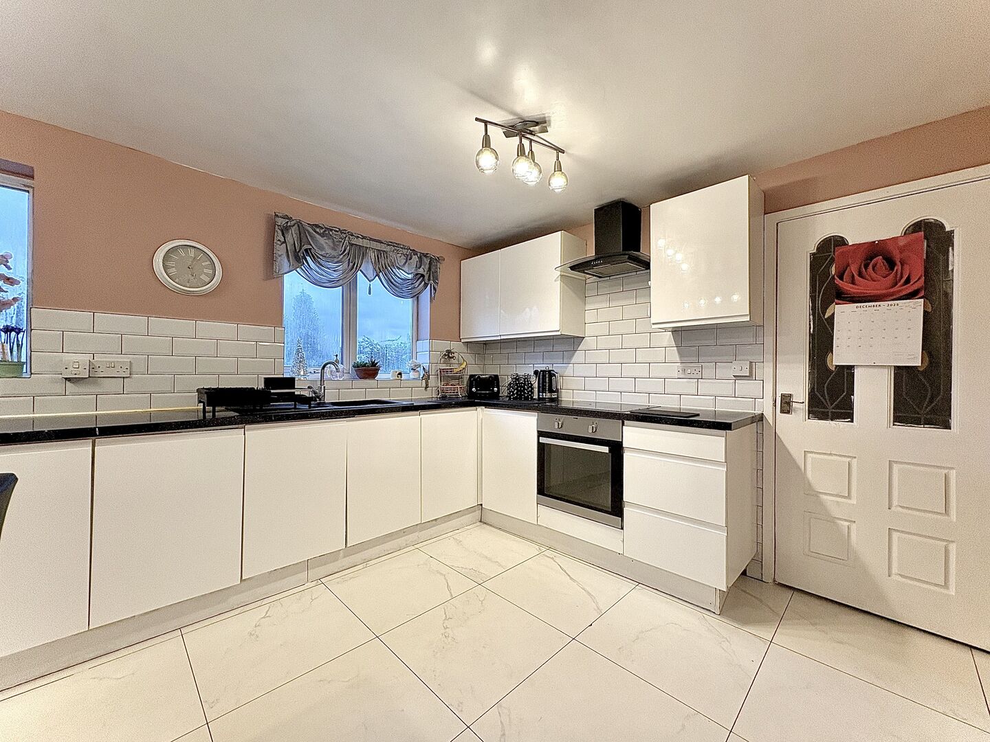 Osberton Drive, MILKING BANK, DY1 2UG