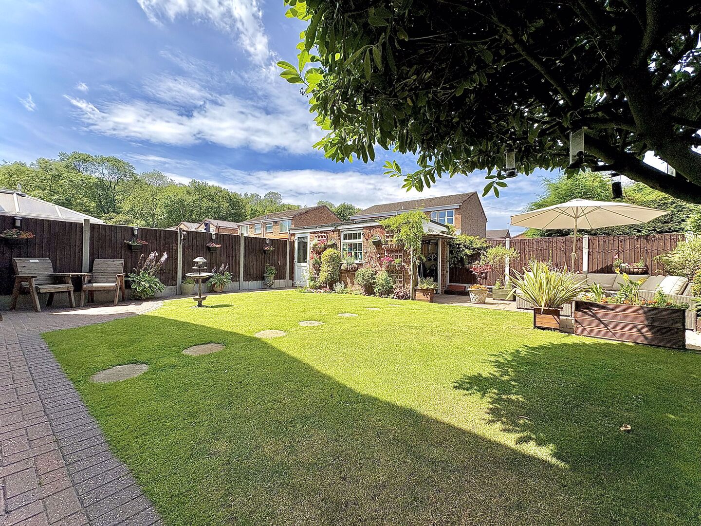 Bermuda Close, WOODSETTON, DY1 4LZ