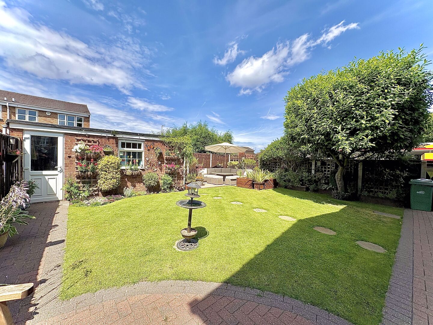 Bermuda Close, WOODSETTON, DY1 4LZ