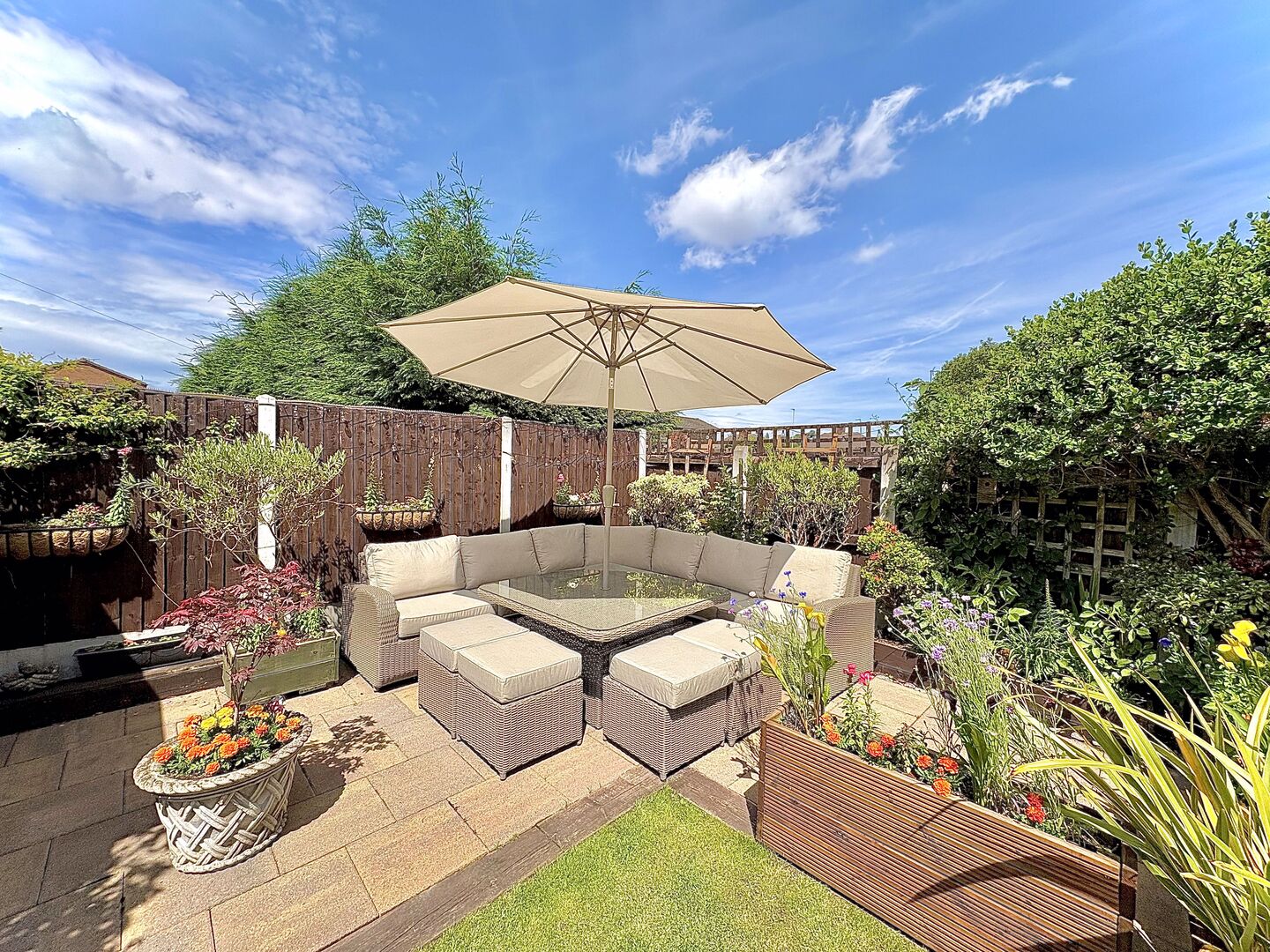 Bermuda Close, WOODSETTON, DY1 4LZ
