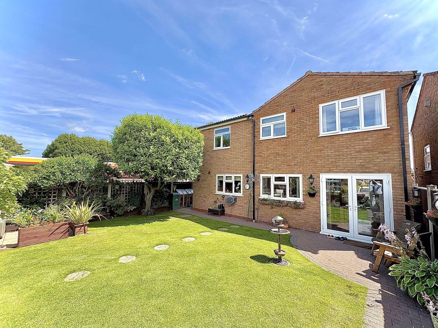 Bermuda Close, WOODSETTON, DY1 4LZ