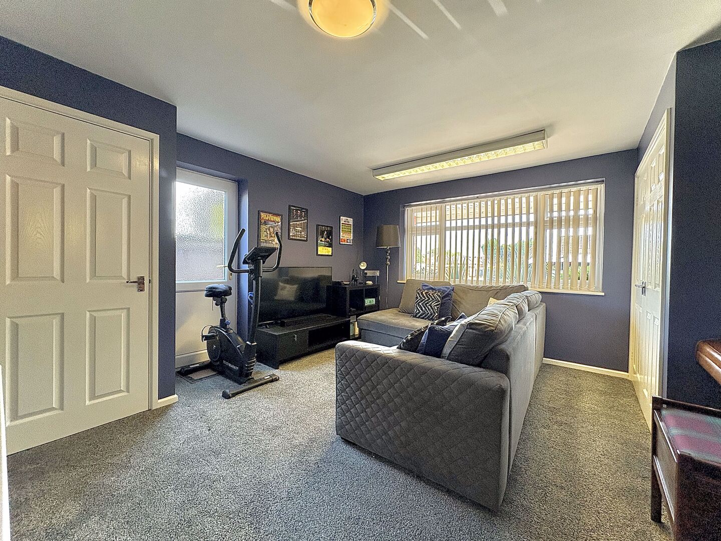 Bermuda Close, WOODSETTON, DY1 4LZ