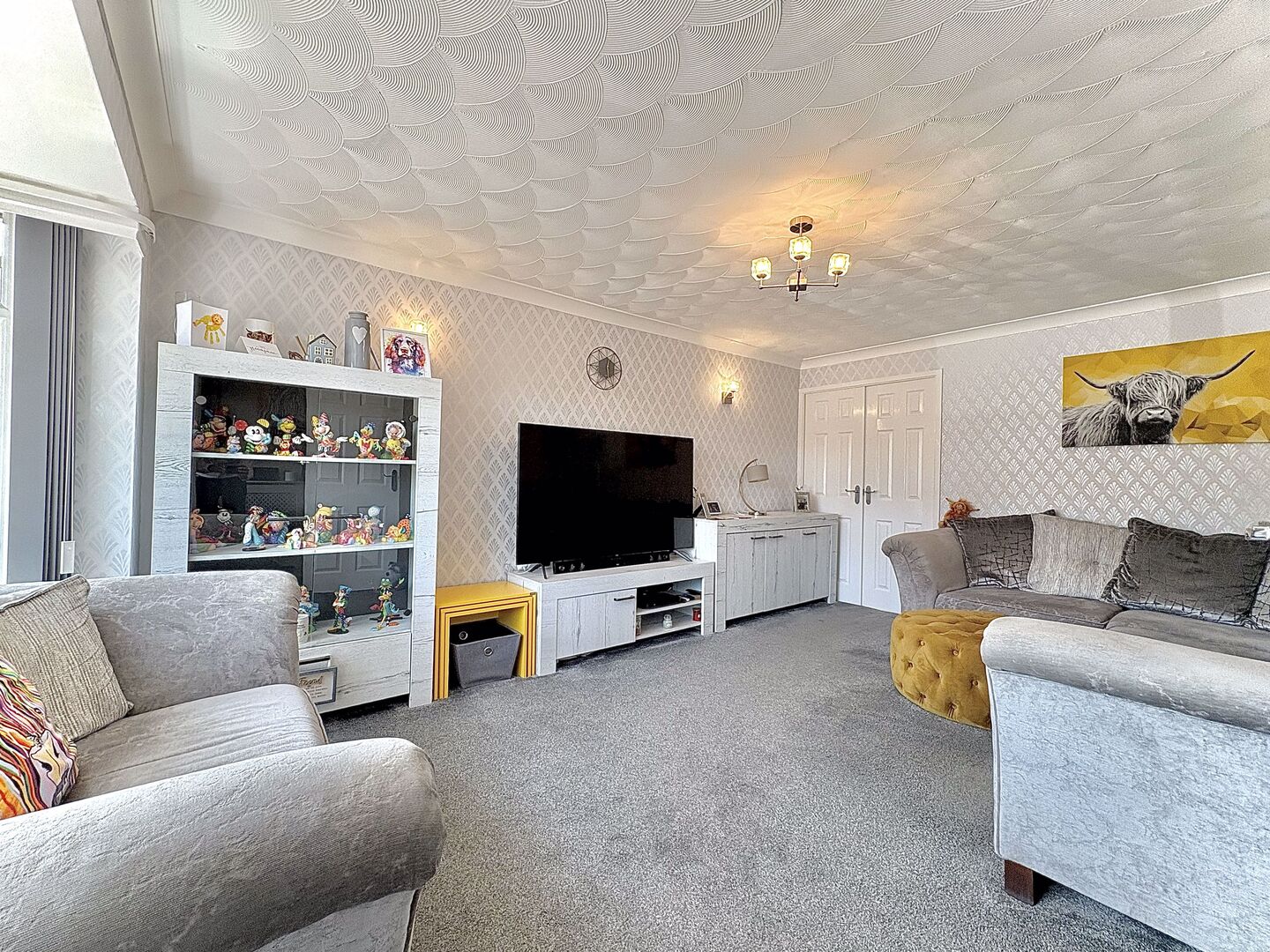 Bermuda Close, WOODSETTON, DY1 4LZ
