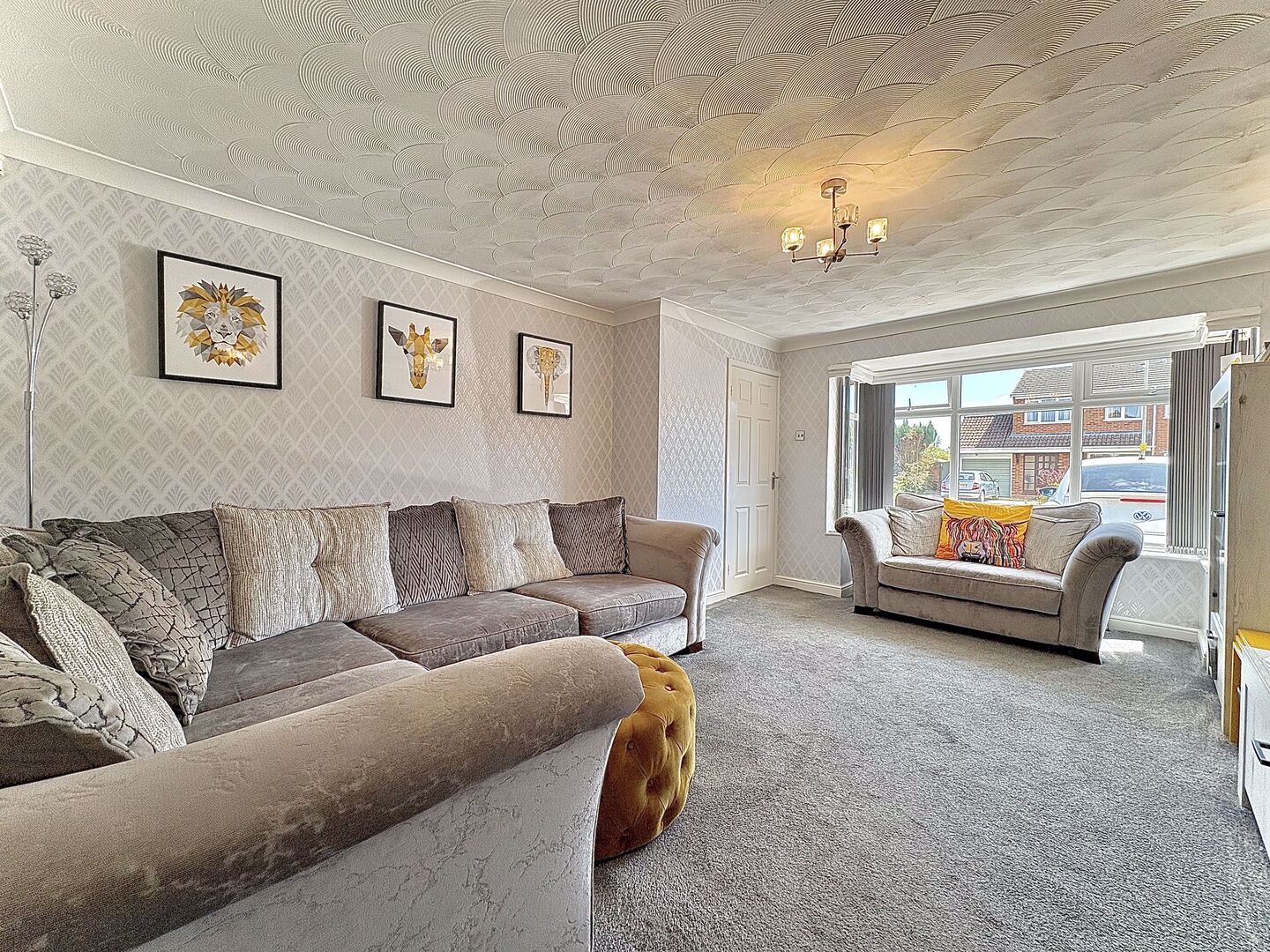 Bermuda Close, WOODSETTON, DY1 4LZ