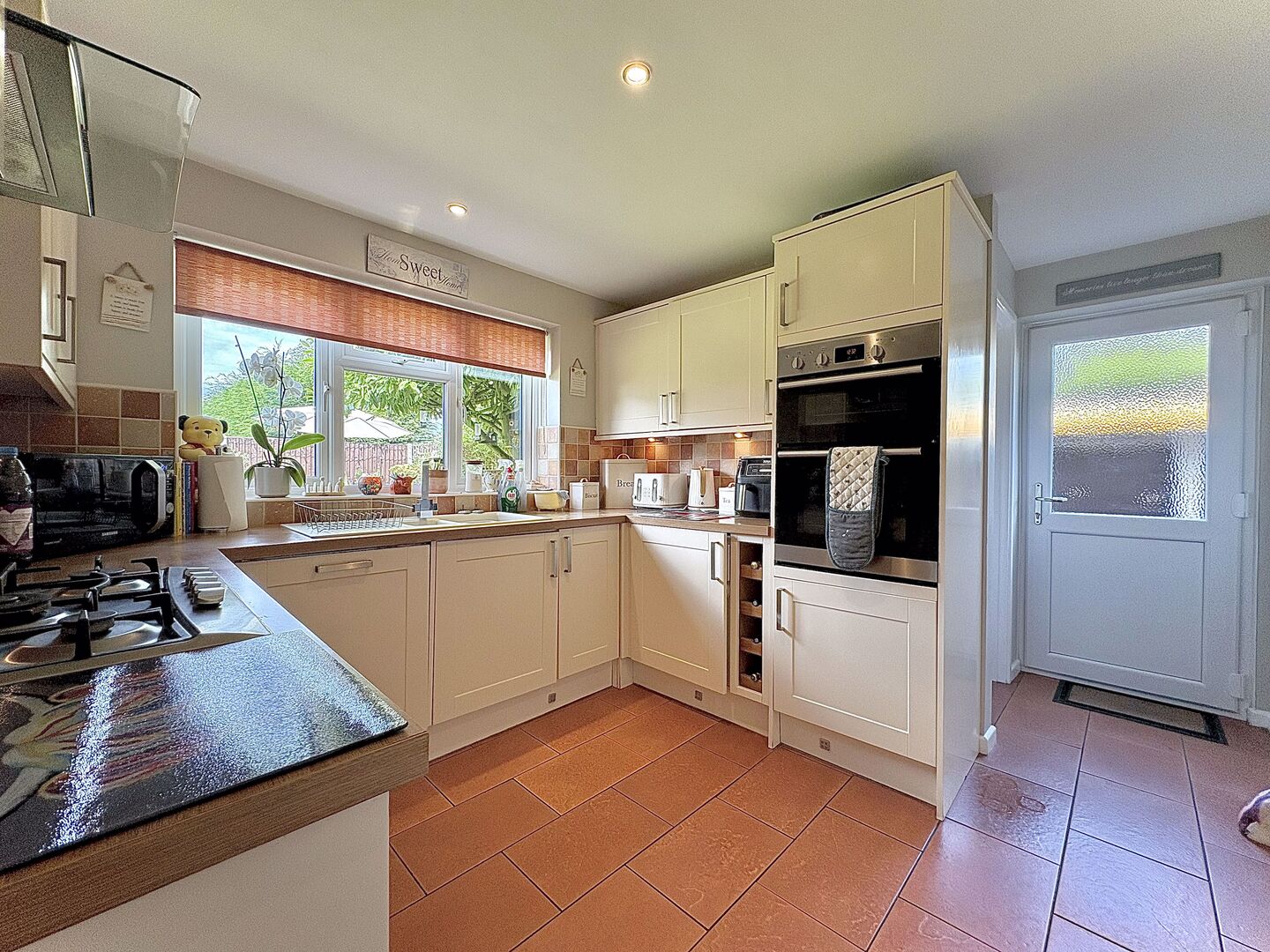 Bermuda Close, WOODSETTON, DY1 4LZ