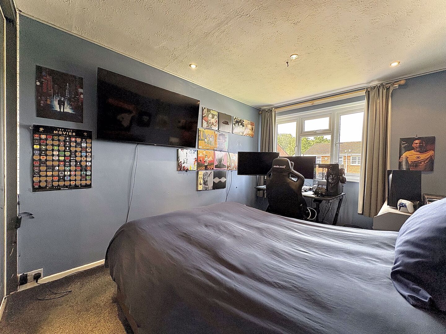 Bermuda Close, WOODSETTON, DY1 4LZ