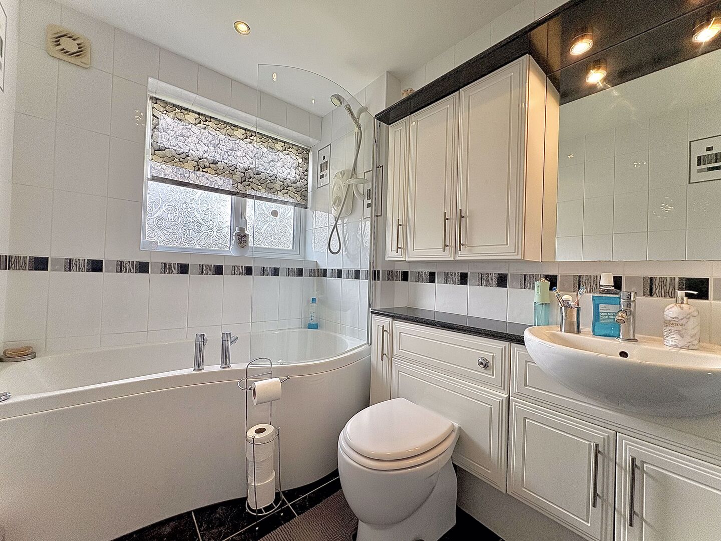 Bermuda Close, WOODSETTON, DY1 4LZ