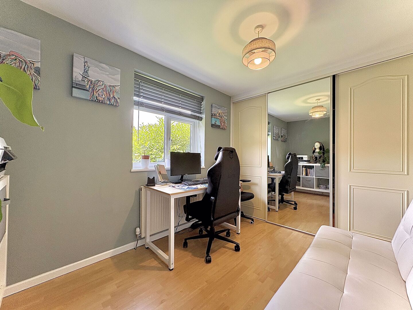 Bermuda Close, WOODSETTON, DY1 4LZ