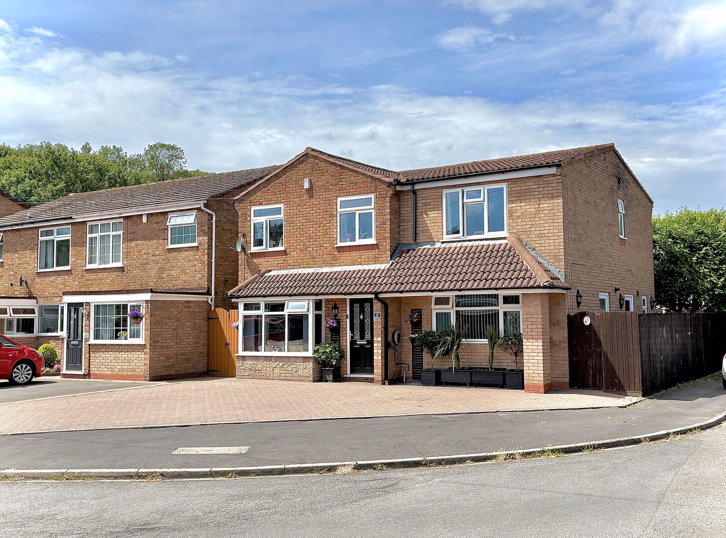 Bermuda Close, WOODSETTON, DY1 4LZ