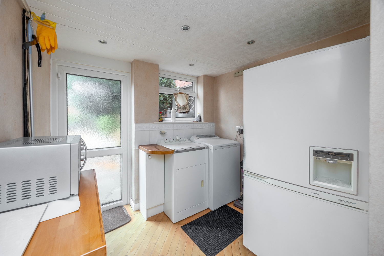 Alderdale Avenue, SEDGLEY, DY3