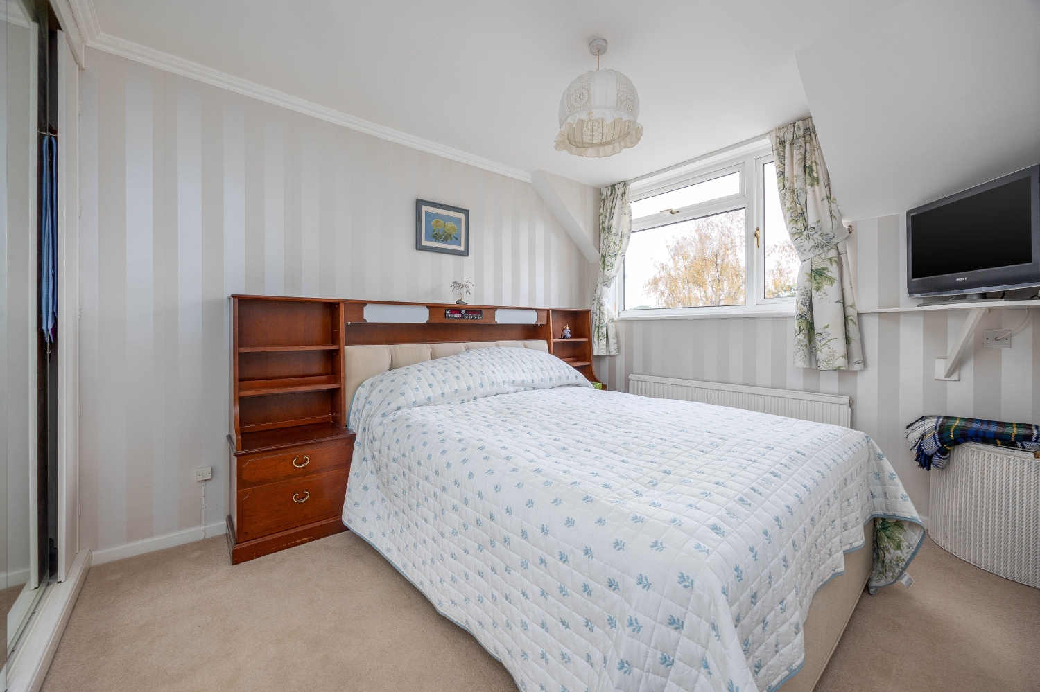 Alderdale Avenue, SEDGLEY, DY3