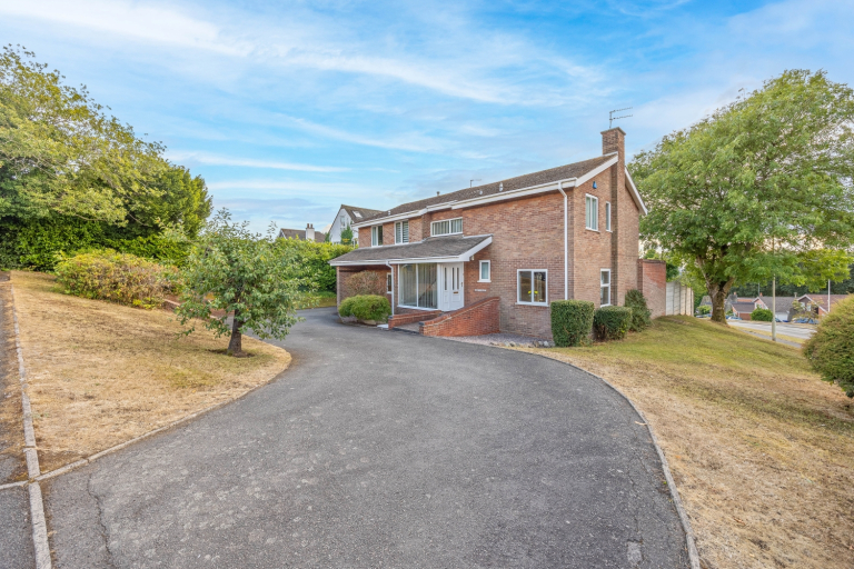 Greenleighs, Sedgley, DY3