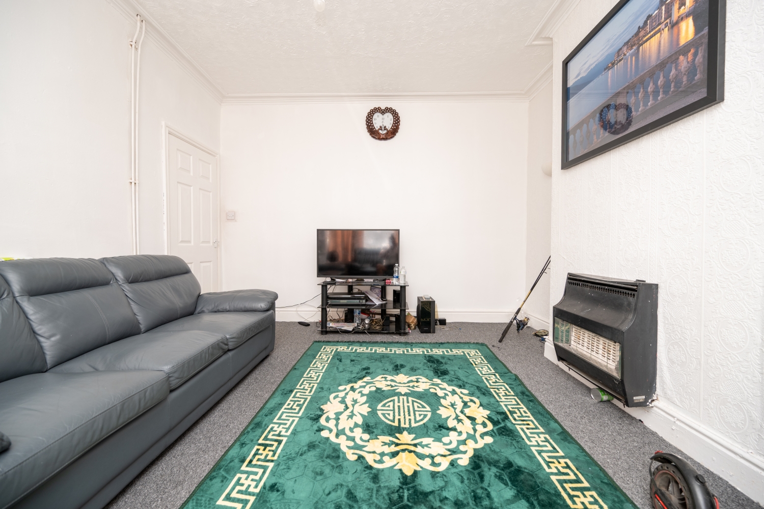 Crompton Road, TIPTON, DY4