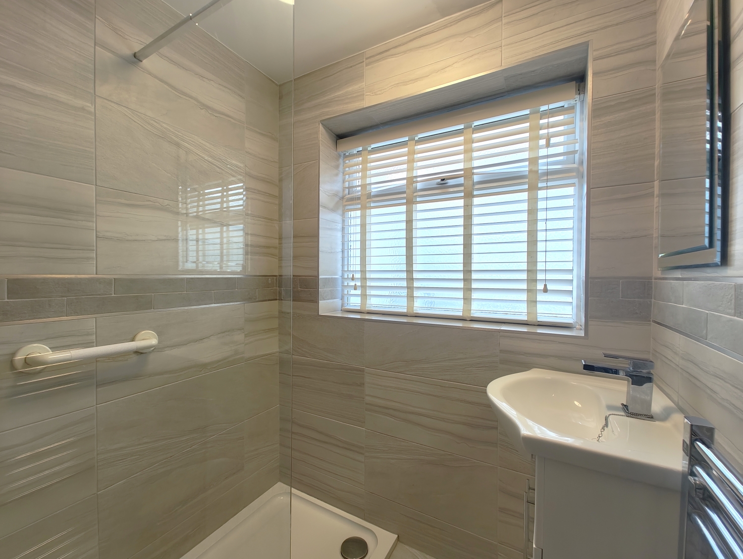 Cotwall End Road, THE STRAITS, DY3 3EL