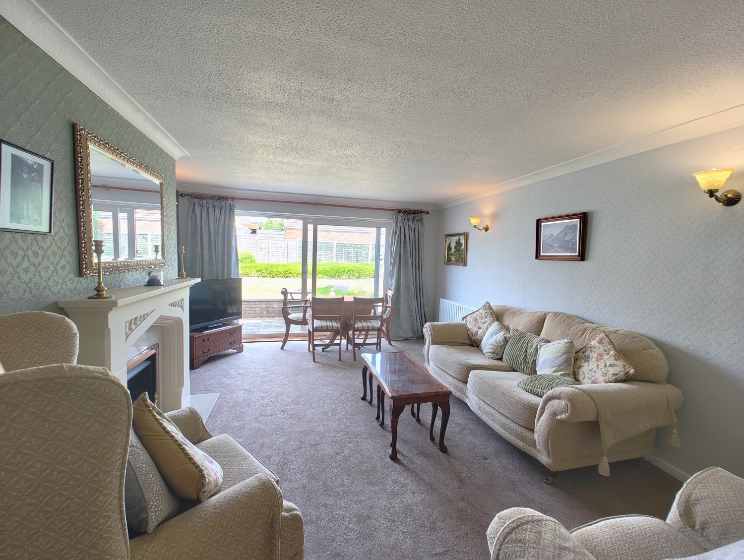 Cotwall End Road, THE STRAITS, DY3 3EL