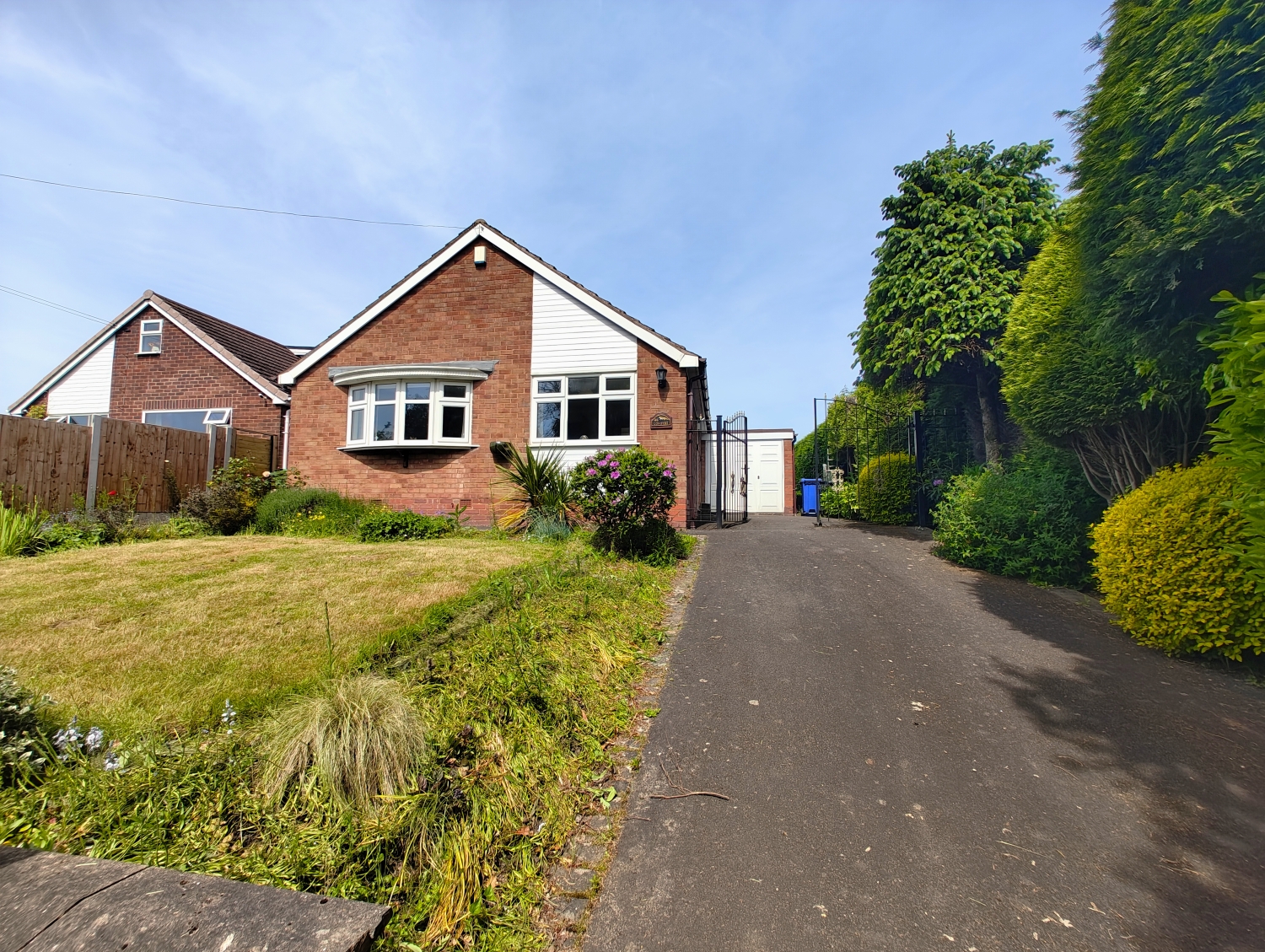 Cotwall End Road, THE STRAITS, DY3 3EL