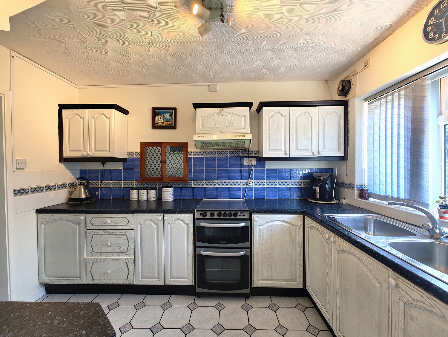 Longmeadow Drive, SEDGLEY, DY3 3QS