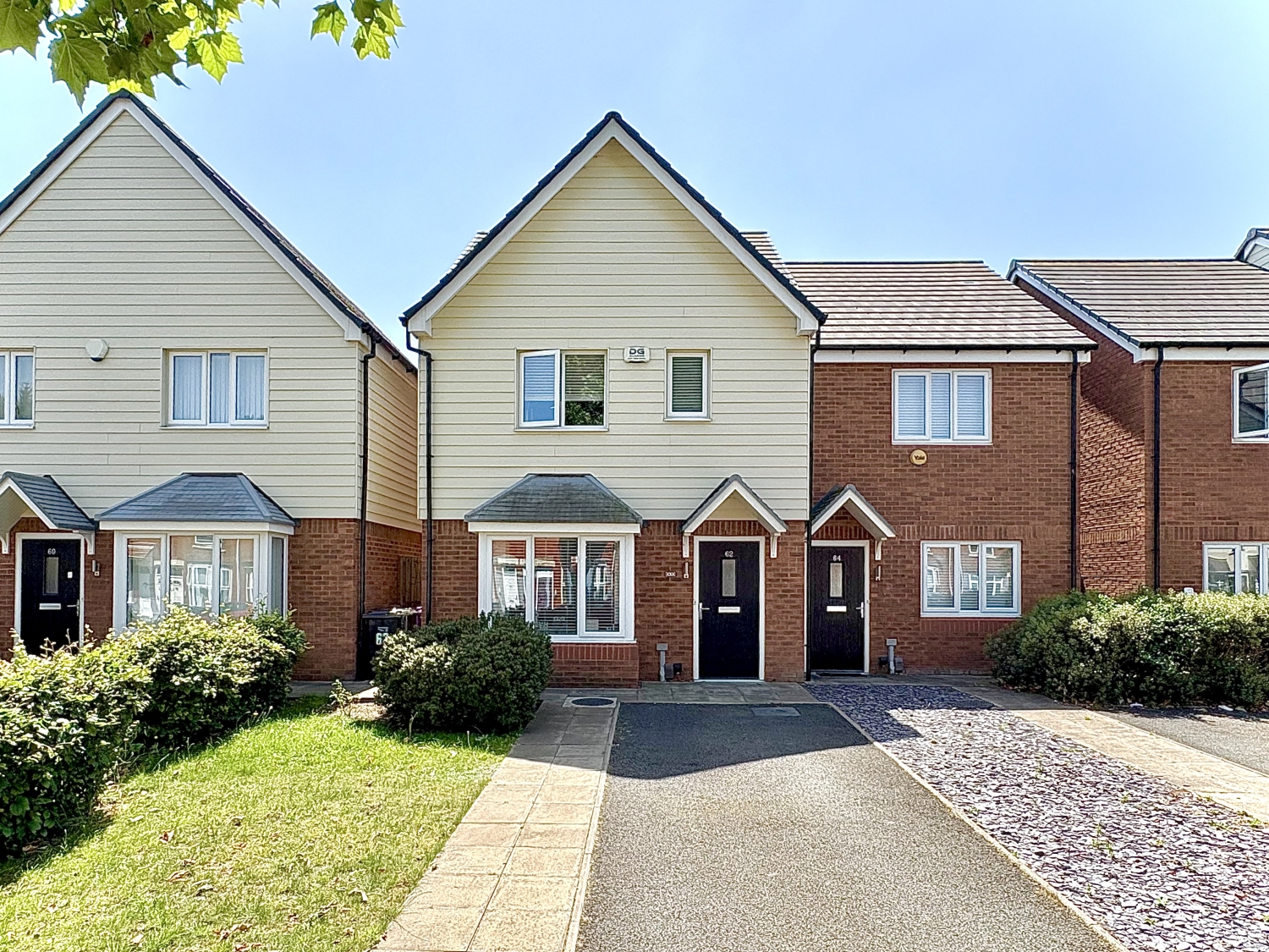 3 Bed, 2 Bath Property For Sale in Hall Park Street, WV14