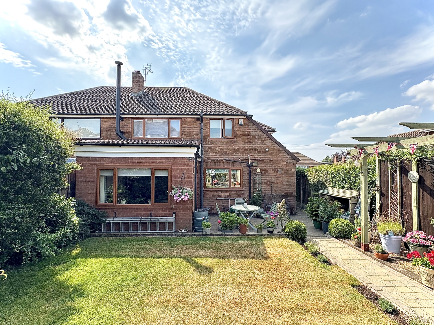 Dumbleberry Avenue, BROWNSWALL ESTATE, DY3 3NL