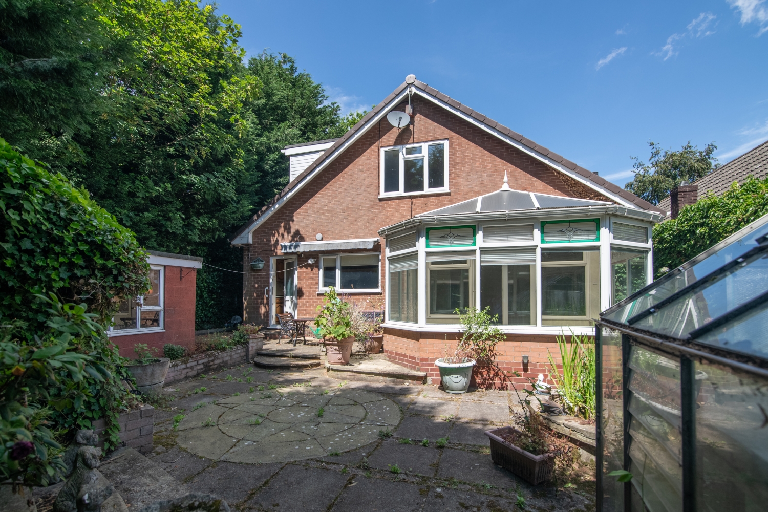 Queens Road, TIPTON, DY4 8ND