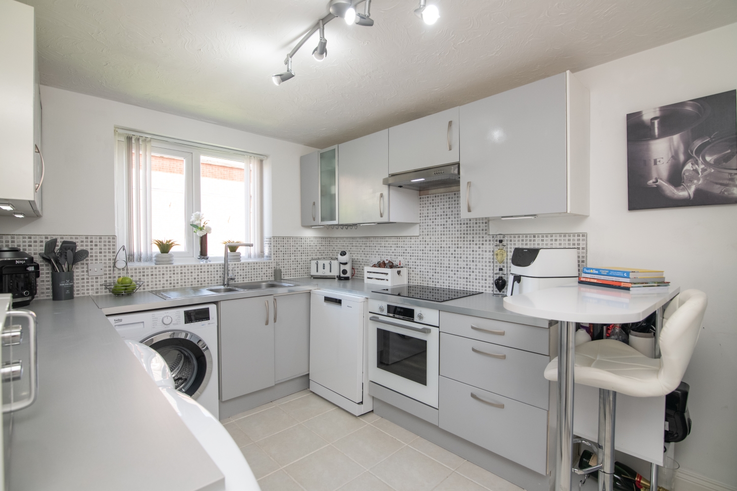 St. Helens Avenue, TIPTON, DY4 7LN