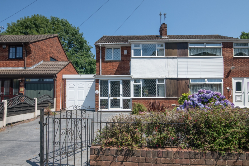 Victoria Road, TIPTON, DY4 8SN