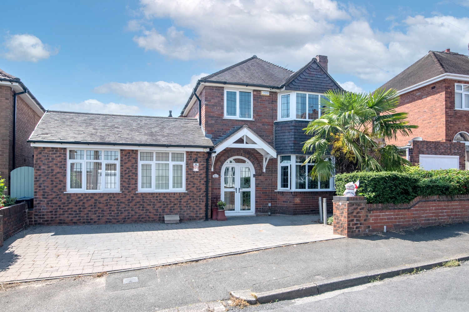 Wrens Avenue, FOXYARDS, TIPTON, DY4 8AF