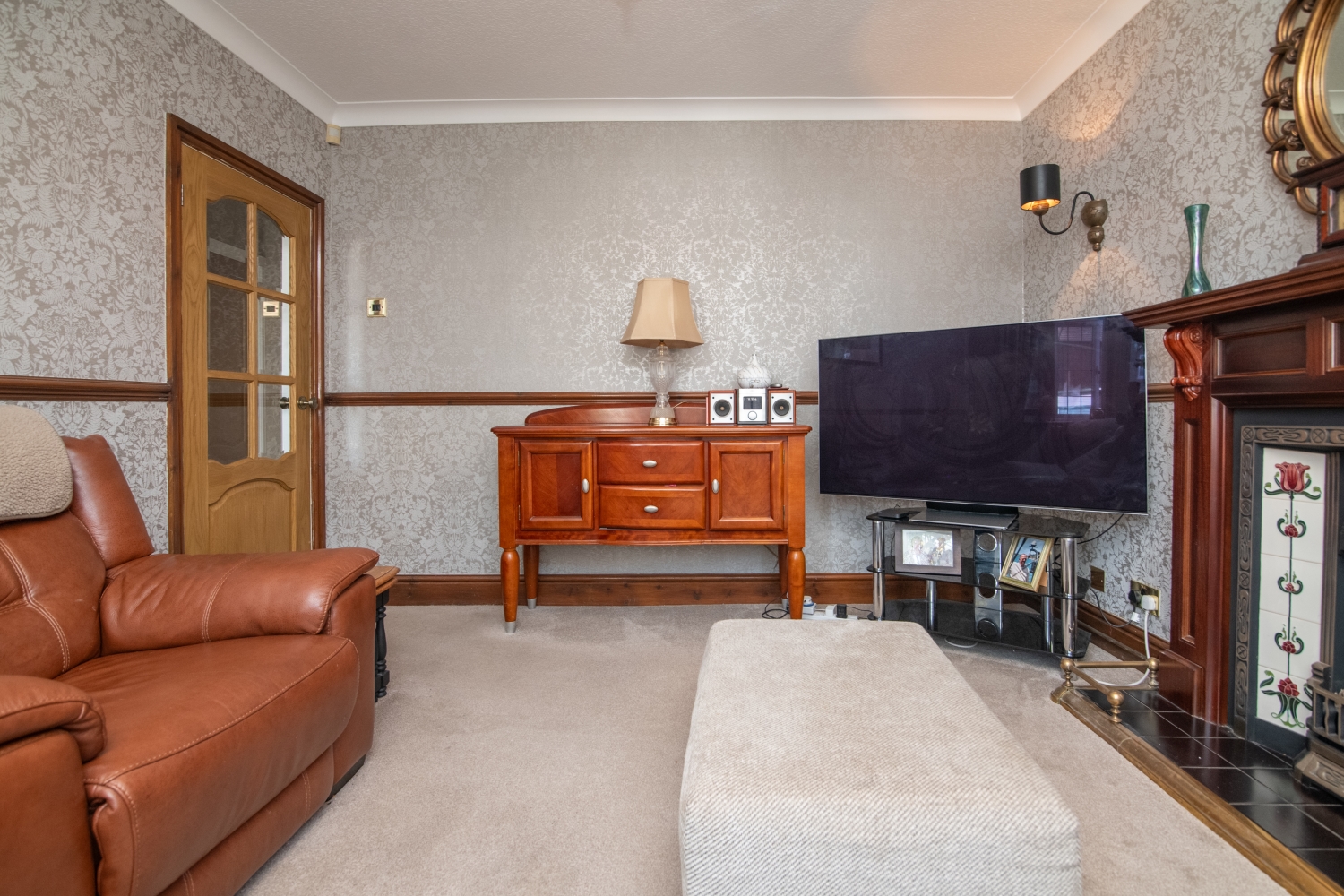 Wrens Avenue, FOXYARDS, TIPTON, DY4 8AF