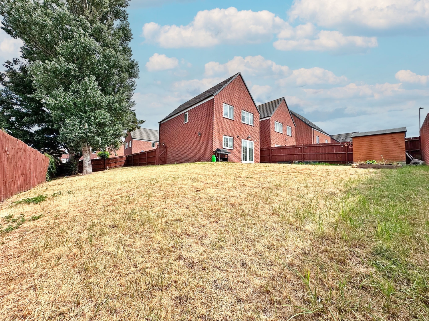 Laura Roberts Close, WEST BROMWICH, B70 0FJ