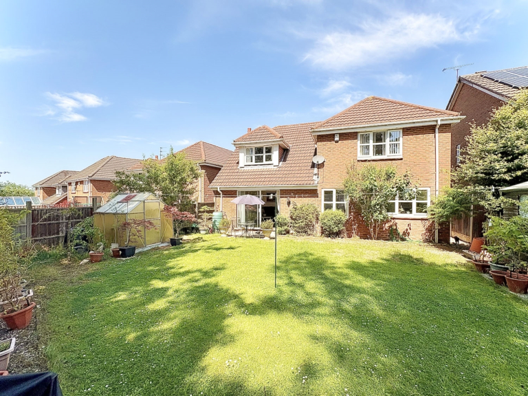 Snowshill Gardens, Dudley, DY1 3LU