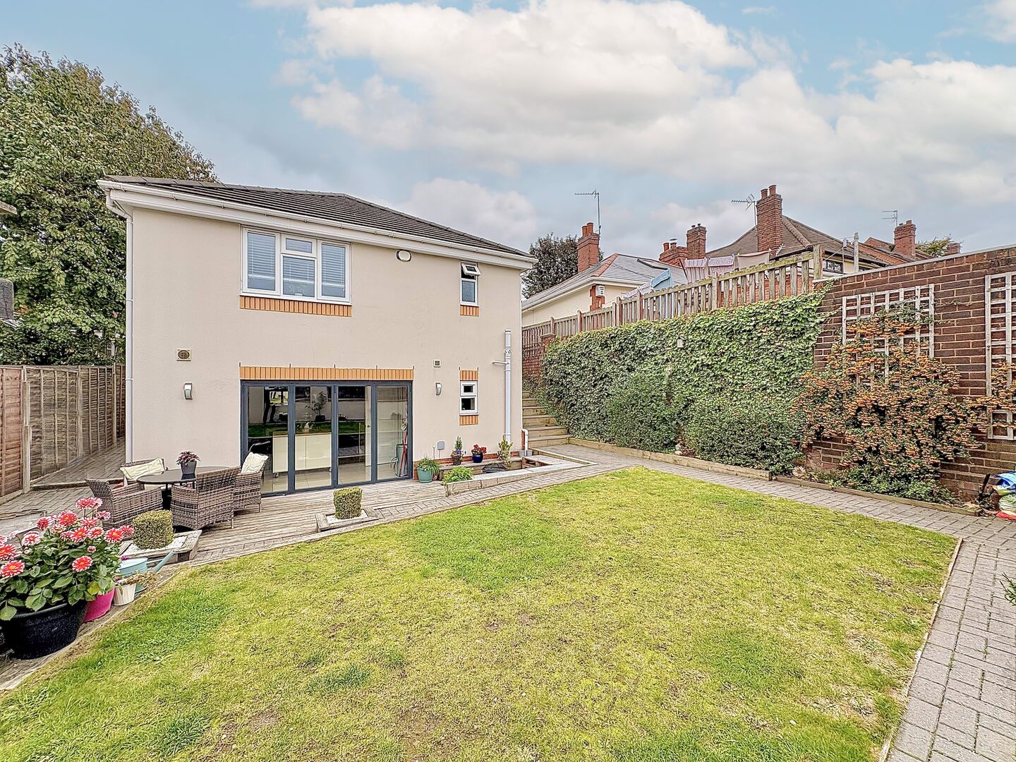 Eve Lane, UPPER GORNAL, DY1 3TY