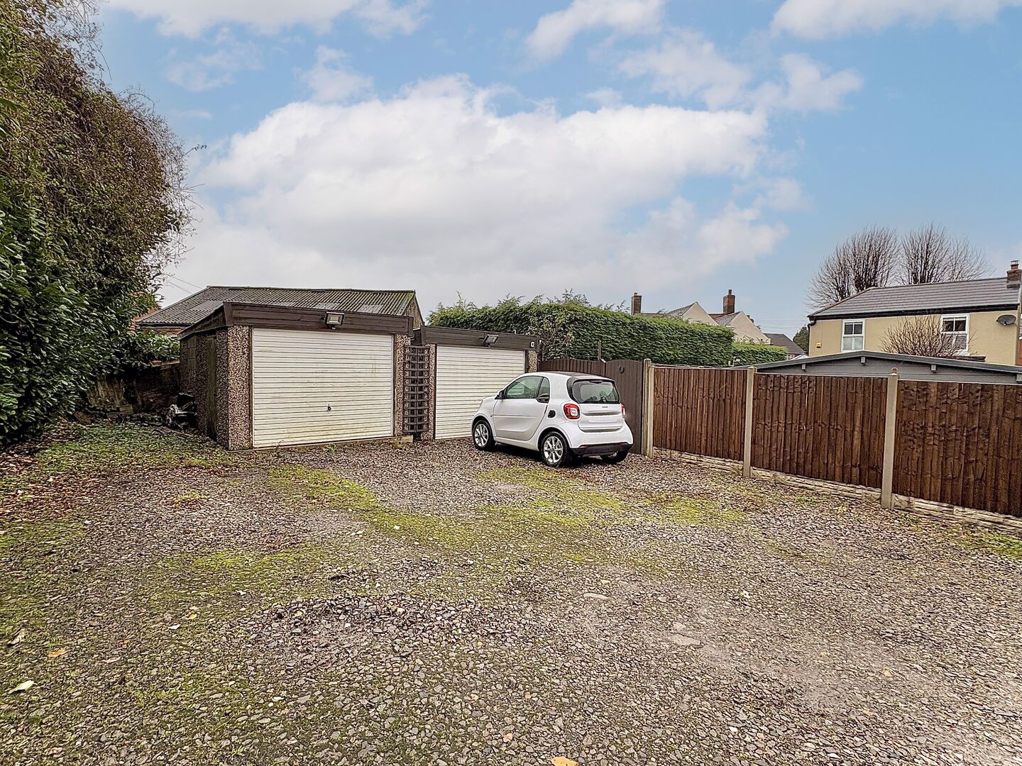 Sandstone Close, LOWER GORNAL, DY3 2EQ