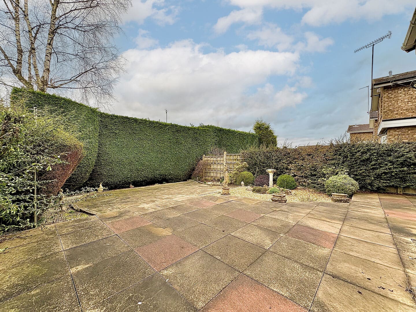 Jackdaw Close, SEDGLEY, DY3 3TS