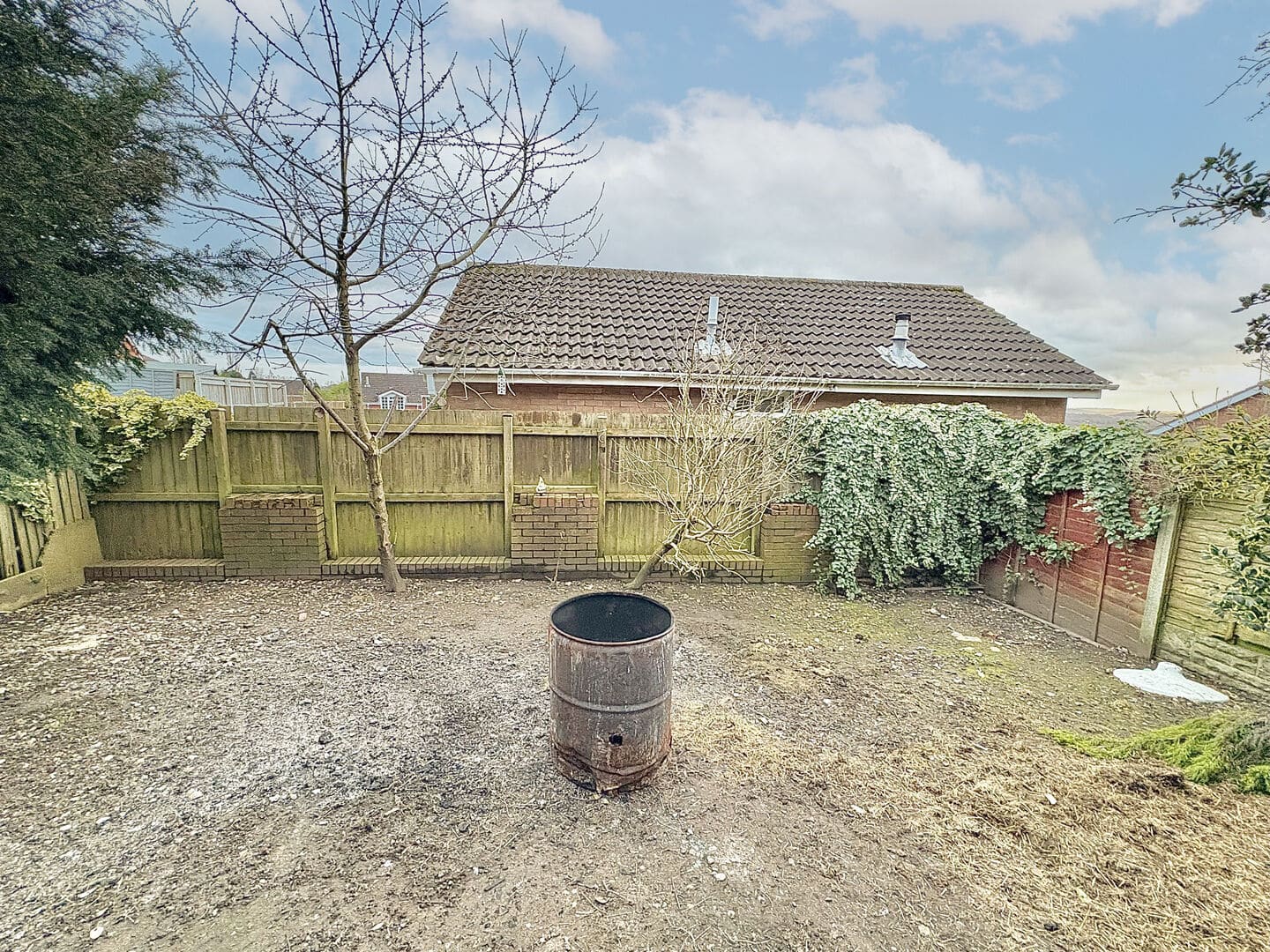 Osberton Drive, MILKING BANK, DY1 2UG