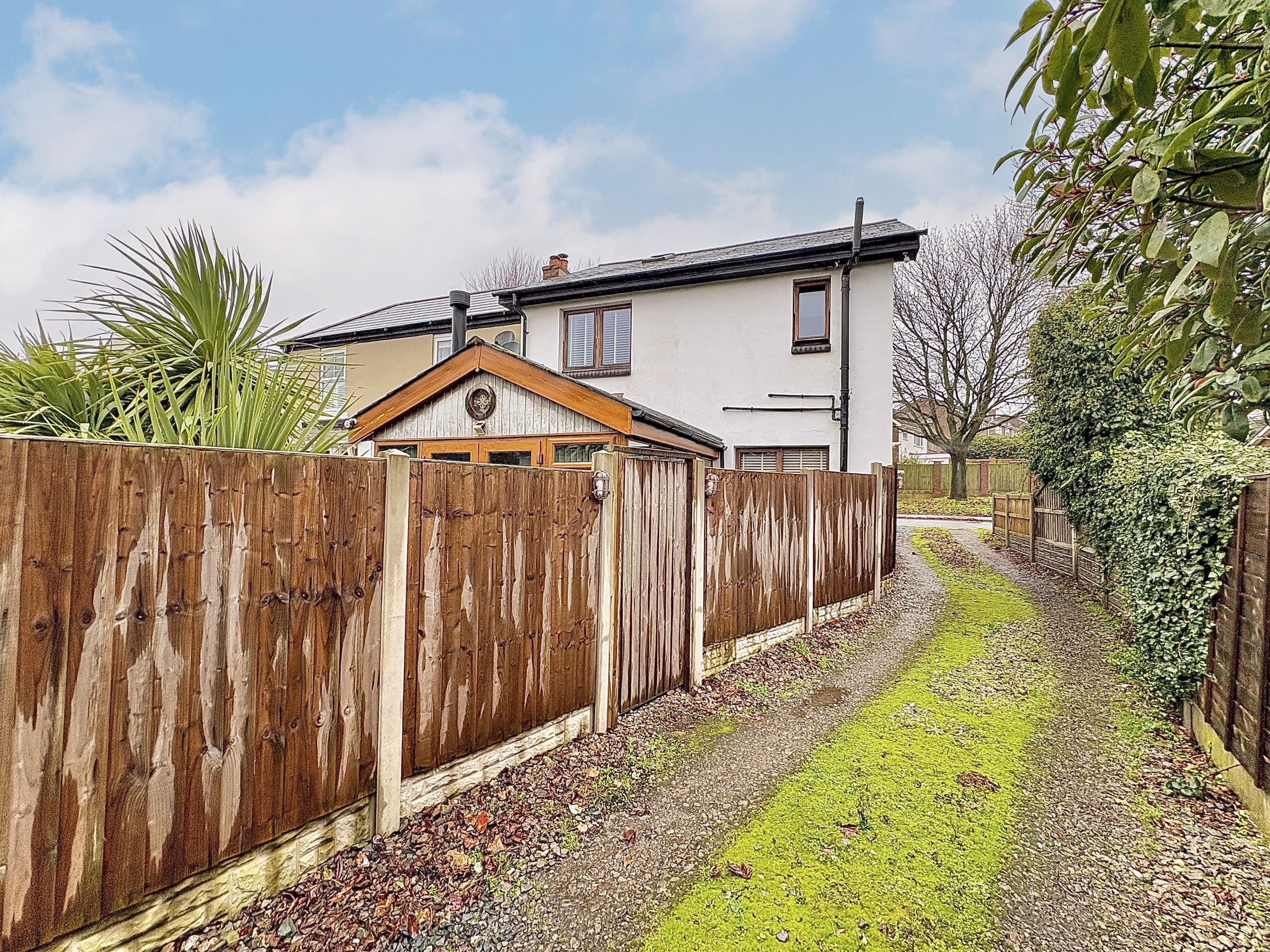 Sandstone Close, LOWER GORNAL, DY3 2EQ